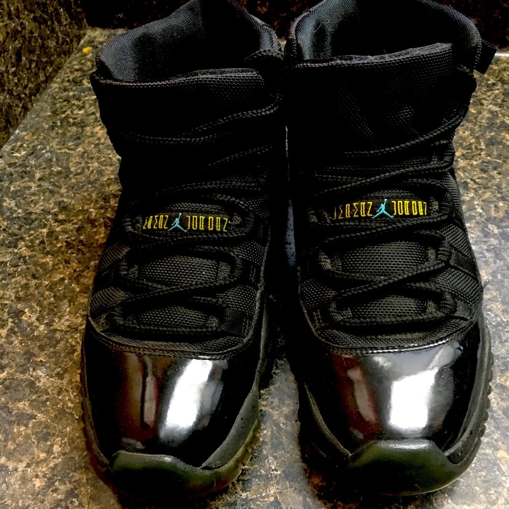 Men’s 8.5 Jordan tennis shoes